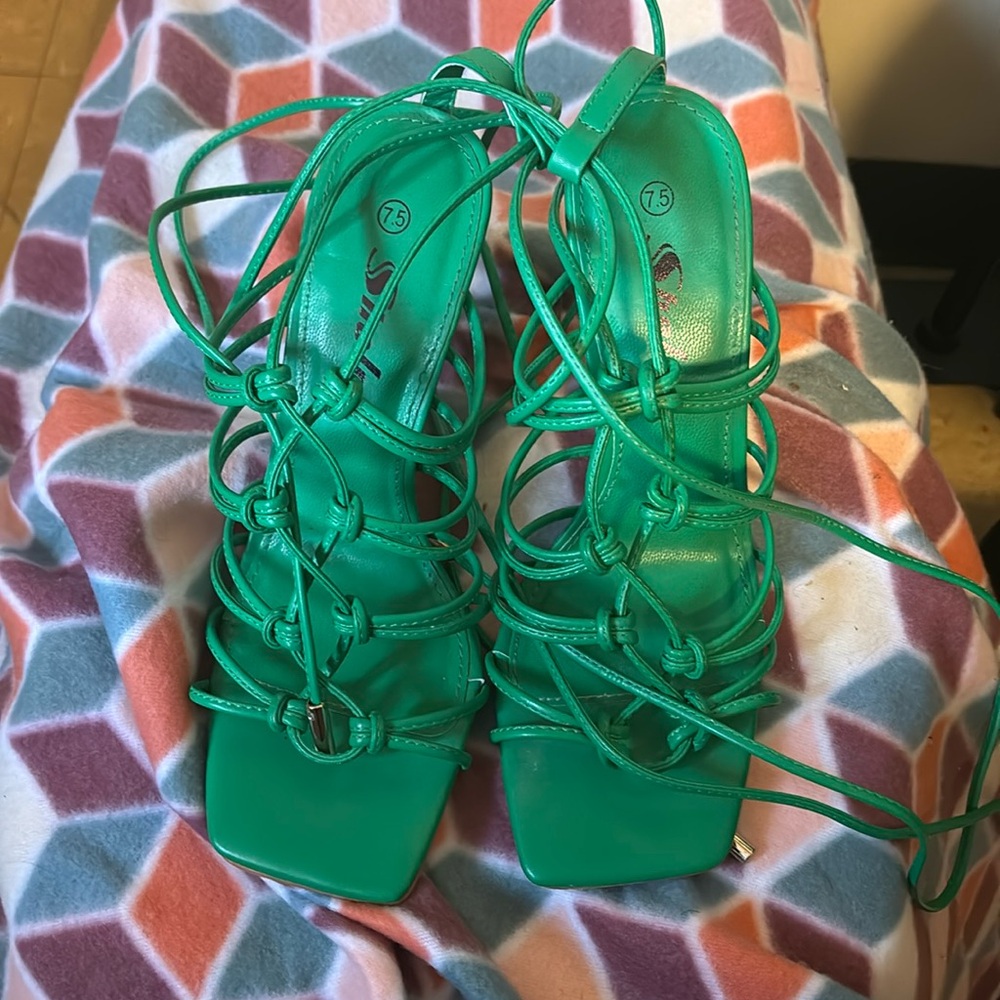Women’s shoes size 7.5 tie up sandals